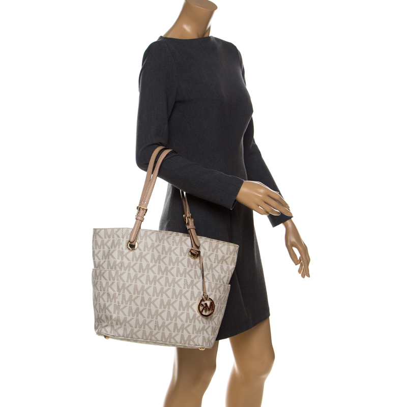 

Michael Michael Kors Off White Signature Coated Canvas Jet Set Tote