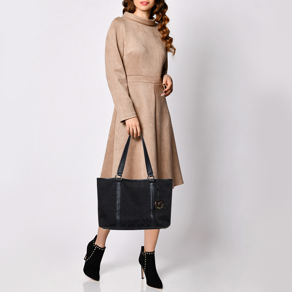 

MICHAEL Michael Kors Black Signature Canvas and Leather Snap Tote