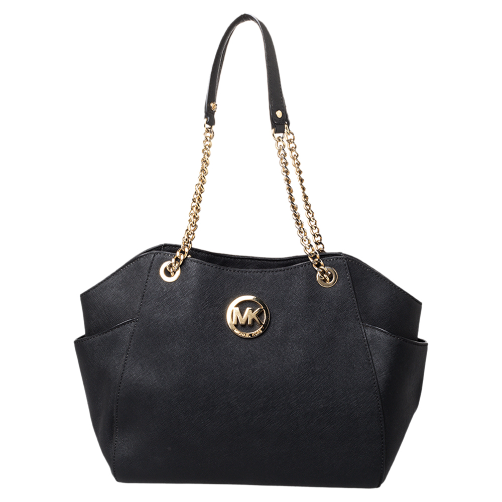 This Michael Kors tote is beautiful in so many ways. From its design to its structure the leather bag exudes charm and high fashion. It flaunts two shoulder handles for you to swing and a spacious leather and fabric interior to hold all your essentials.