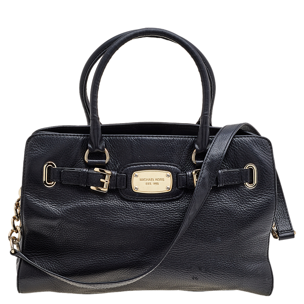 This chic shoulder bag from the House of MICHAEL Michael Kors is a closet staple. It has been crafted from black leather on the exterior and shows a gold toned logo plaque attached to the front. It comes with dual handles a nylon lined interior and a shoulder strap.