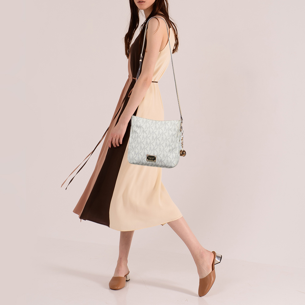 

MICHAEL Michael Kors Off White/Beige Signature Coated Canvas Crossbody Bag