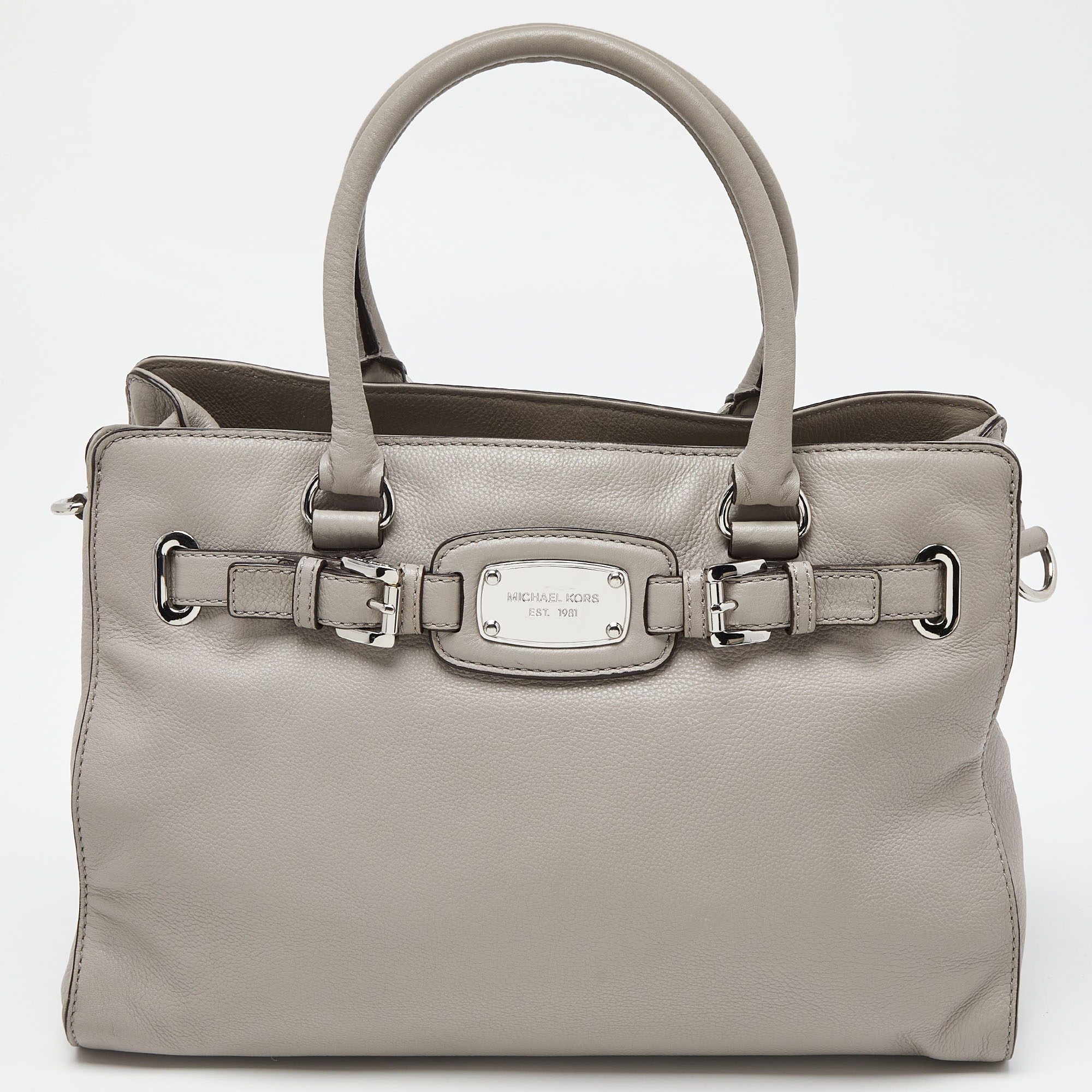 This elegant MK Dillon bag deserves to be in your closet. High in appeal the bag features dual handles and a front brand plaque. Its crafted from grey Saffiano leather and the fabric lined interior houses pockets.