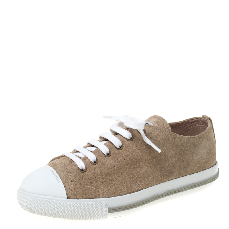 مملوكة مسبقًا Miu Miu Beige/White Suede Cap Toe Low Top Sneakers Size 38.5