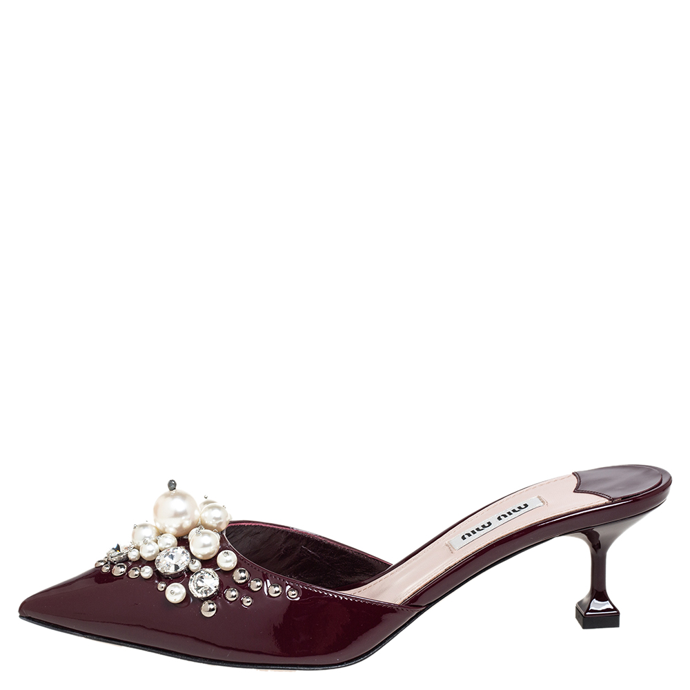 

Miu Miu Burgundy Patent Leather Pearl Embellished Pointed Toe Mule Sandals Size