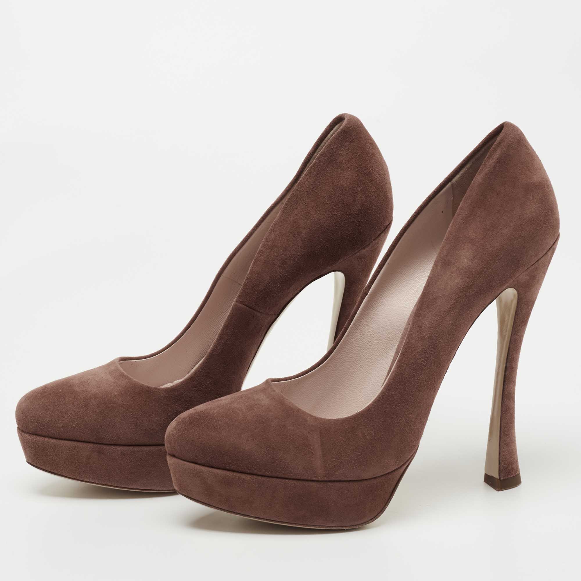 

Miu Miu Dusty Pink Suede Platform Pumps Size