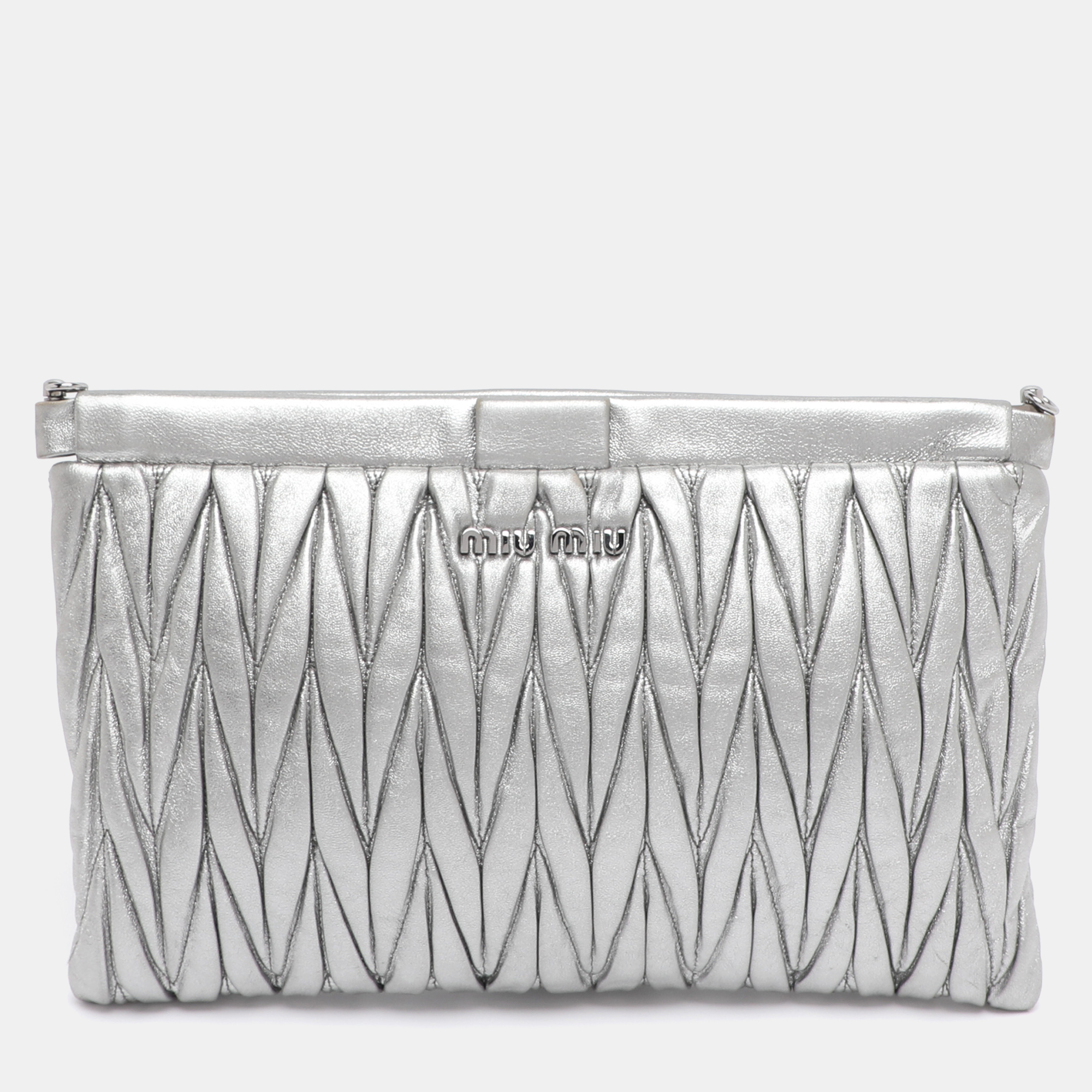Pre-owned Miu Miu Metallic Silver Matelasse Leather Clutch