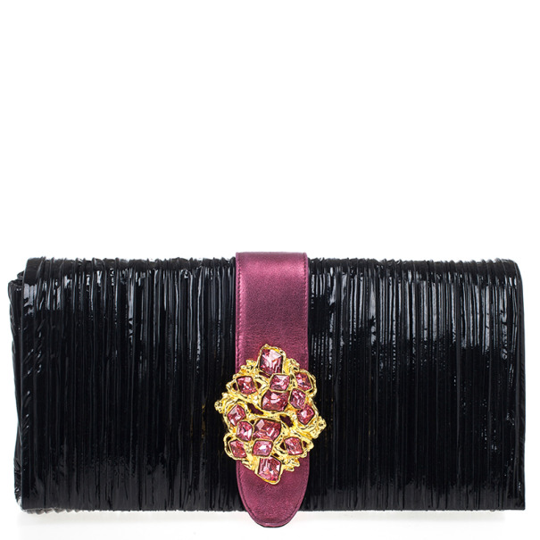 م�ملوكة مسبقًا Miu Miu Matelassé Embellished Patent Leather Clutch