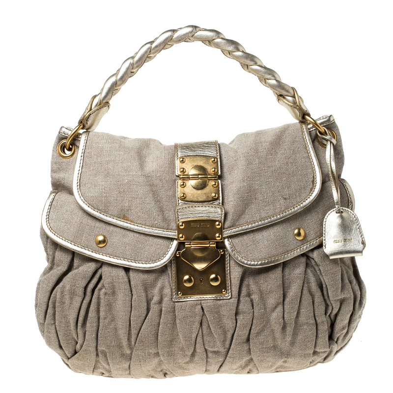 مملوكة مسبقًا حقيبة ميو ميو كوفر جلد فاخر مبطنة بيج /ذهبية