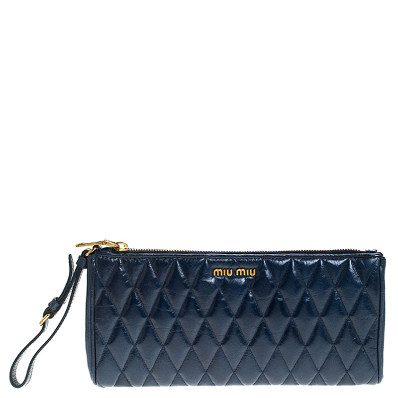 مملوكة مسبقًا  Miu Miu Blue Quilted Leather Clutch