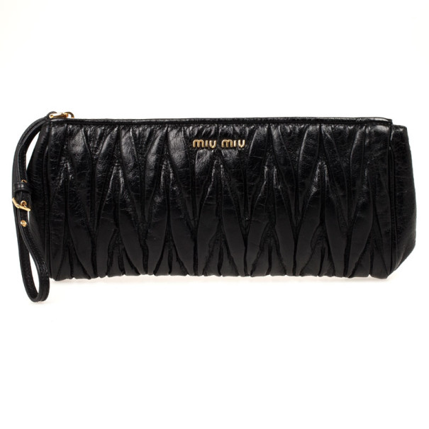 مملوكة مسبقًا Miu Miu Black Matelasse Leather Clutch