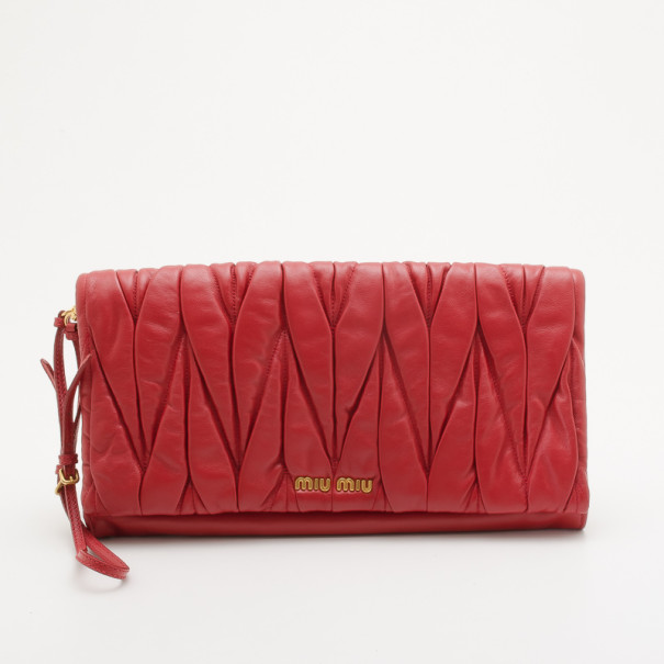 Pre Owned Miu Miu Red Matelassé Lux Leather Clutch