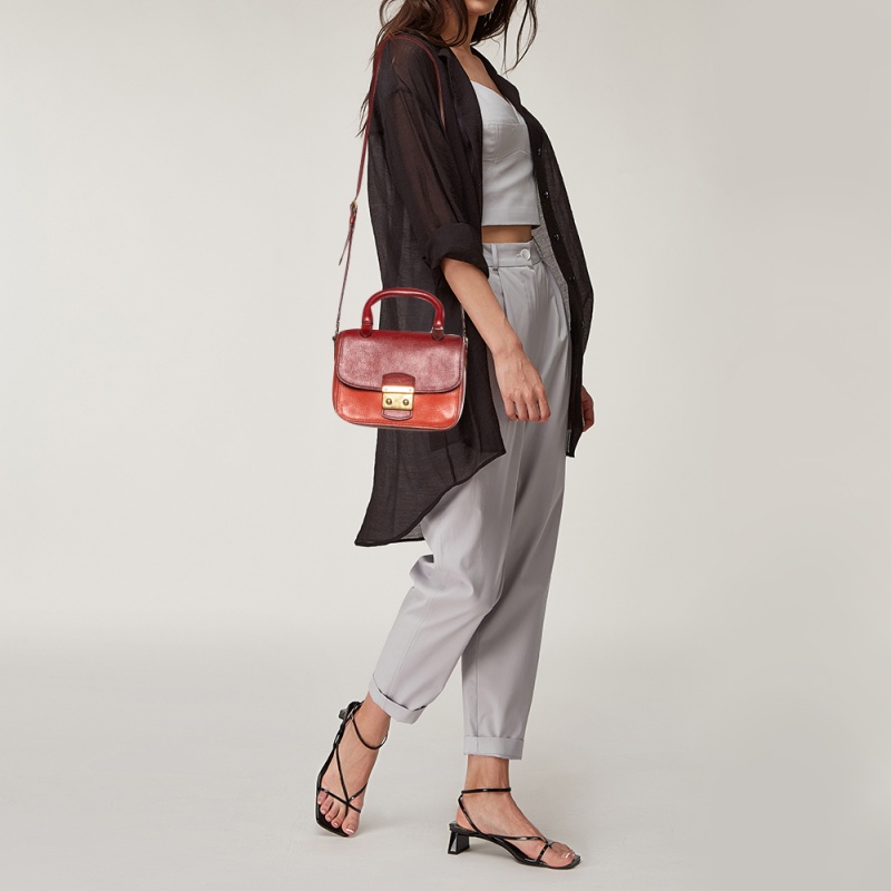 

Miu Miu Red/Orange Leather Pushlock Shoulder Bag