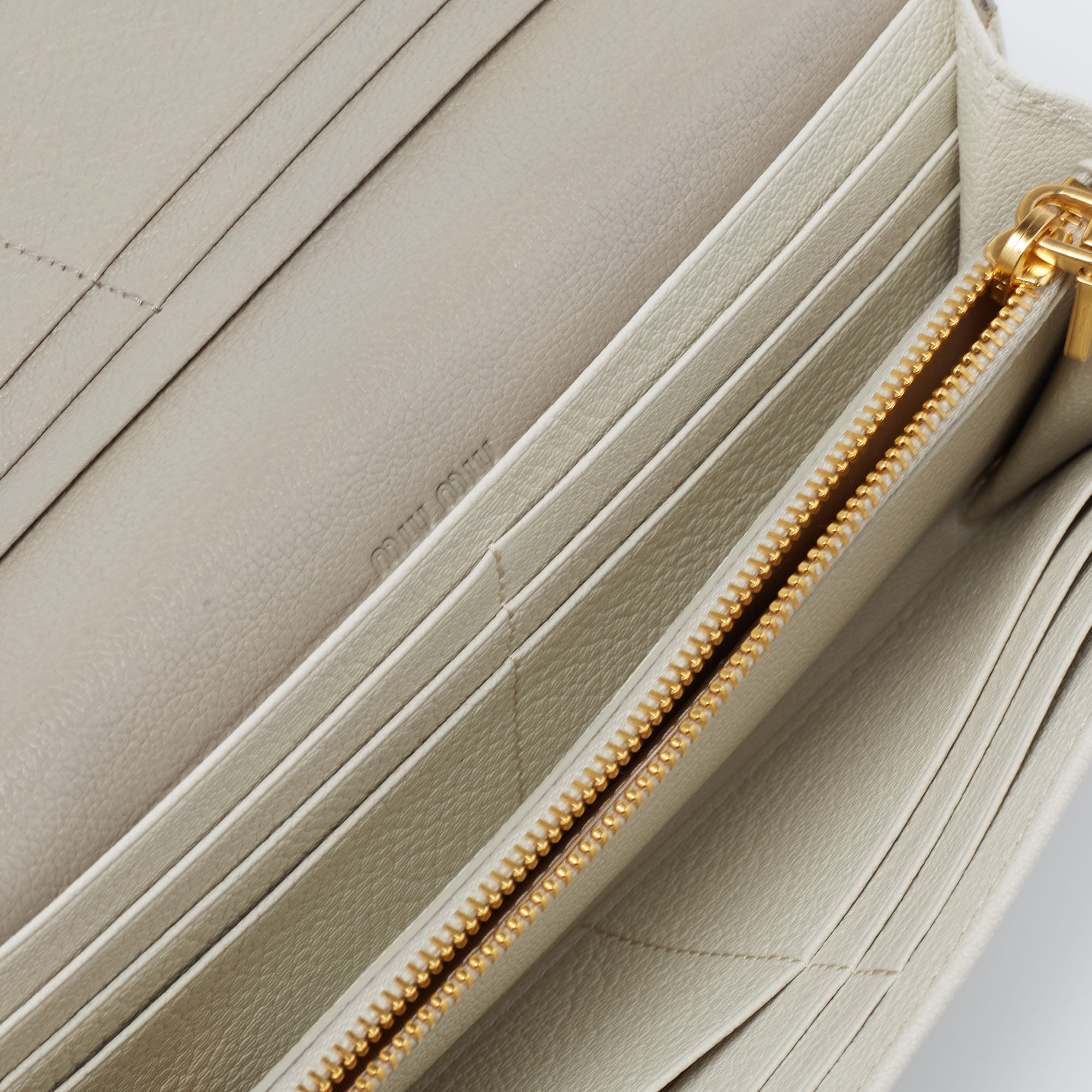 

Miu Miu Grey/Off White Leather Bow Continental Wallet