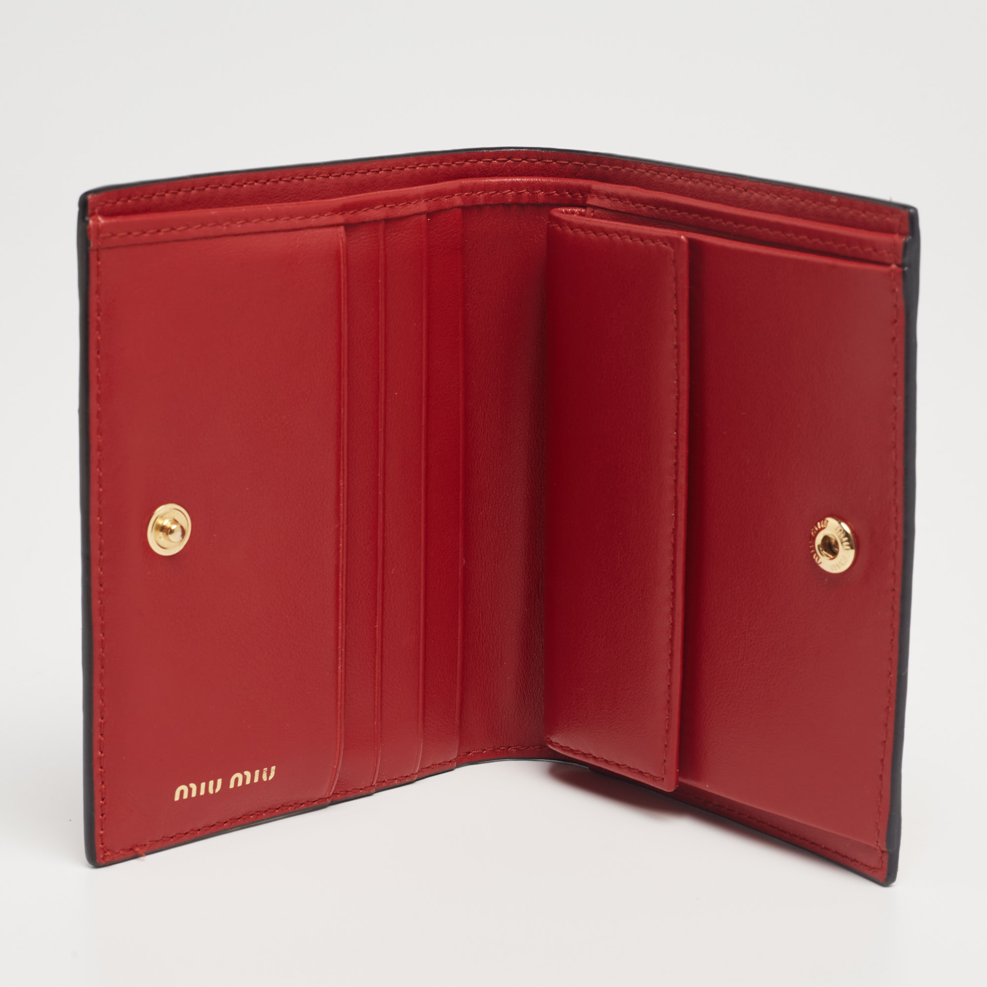 

Miu Miu Red Croc Embossed Patent Leather Crystal Embellished Bifold Wallet