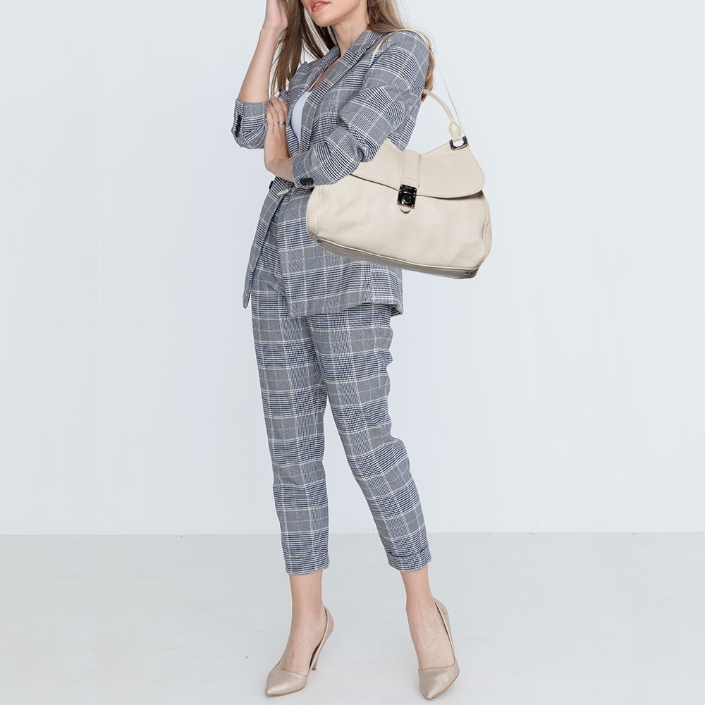 

Miu Miu Off White Leather Vitello Top Handle Bag