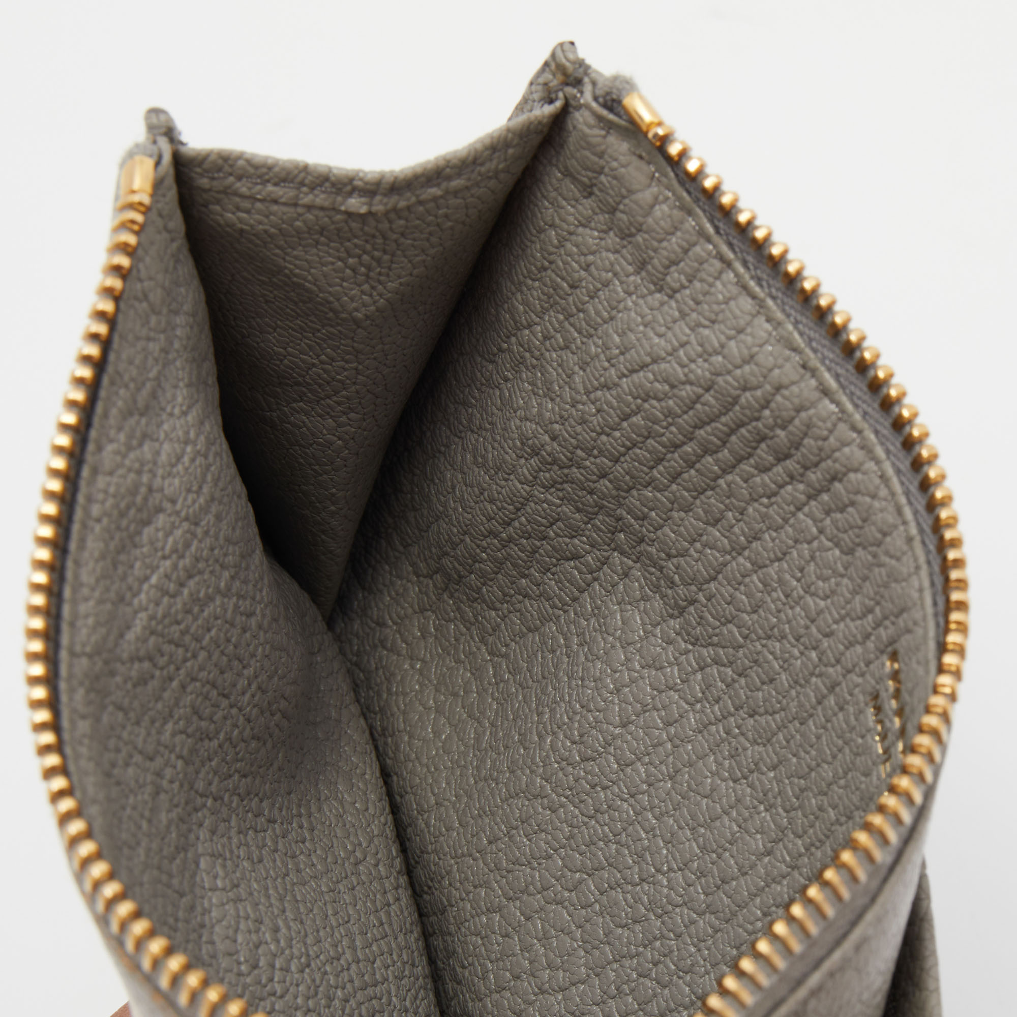 

Miu Miu Grey/White Leather Card Holder