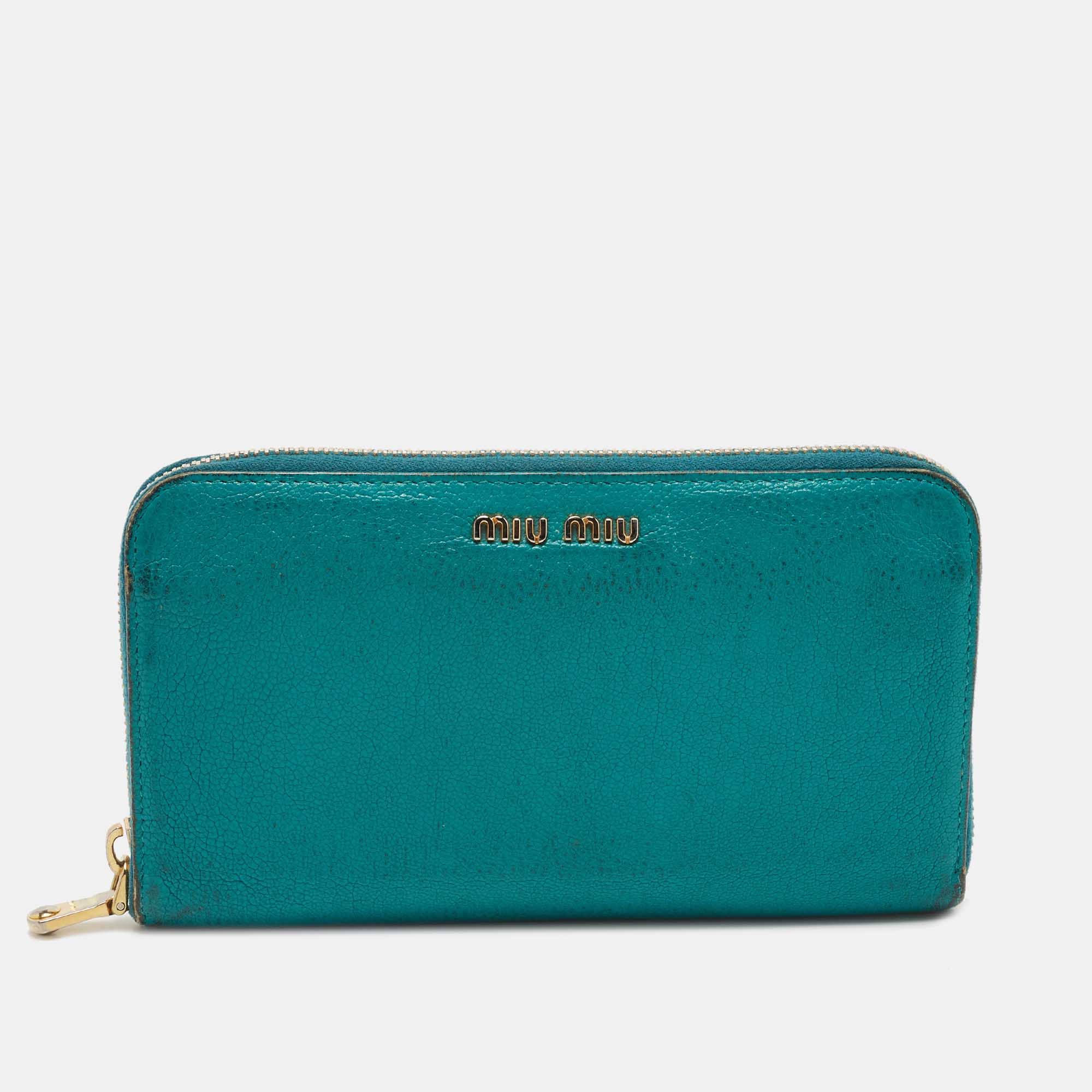 This Miu Miu leather zip around wallet is perfect to be carried solo or inside your tote while you step out to run errands. It is a durable accessory.