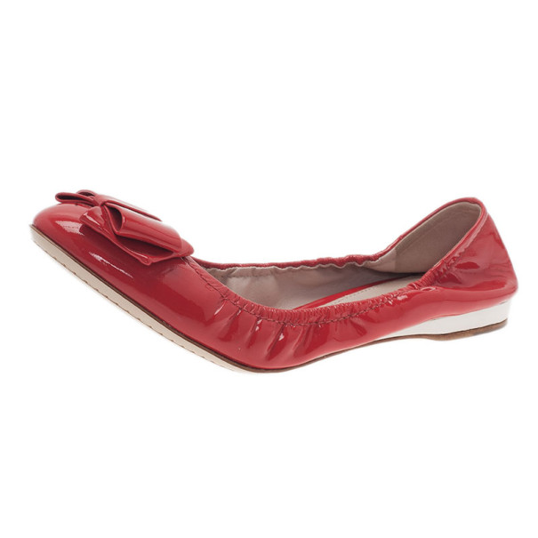 مملوكة مسبقًا Miu Miu Red Patent Poppy Bow Ballet Flats Size 40