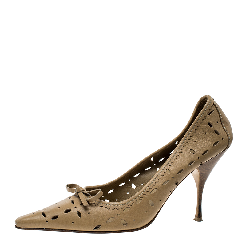 

Miu Miu Beige Laser Cut Leather Bow Detail Pumps Size