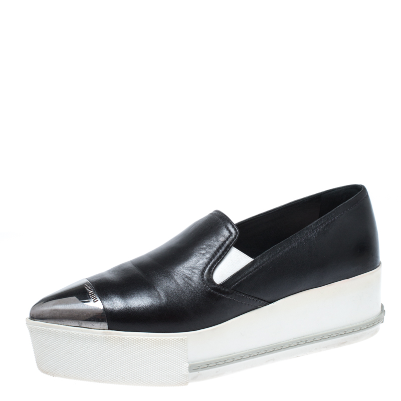 Pre Owned حذاء رياضي ميو ميو جلد أسود سليب أون مقاس 37.5