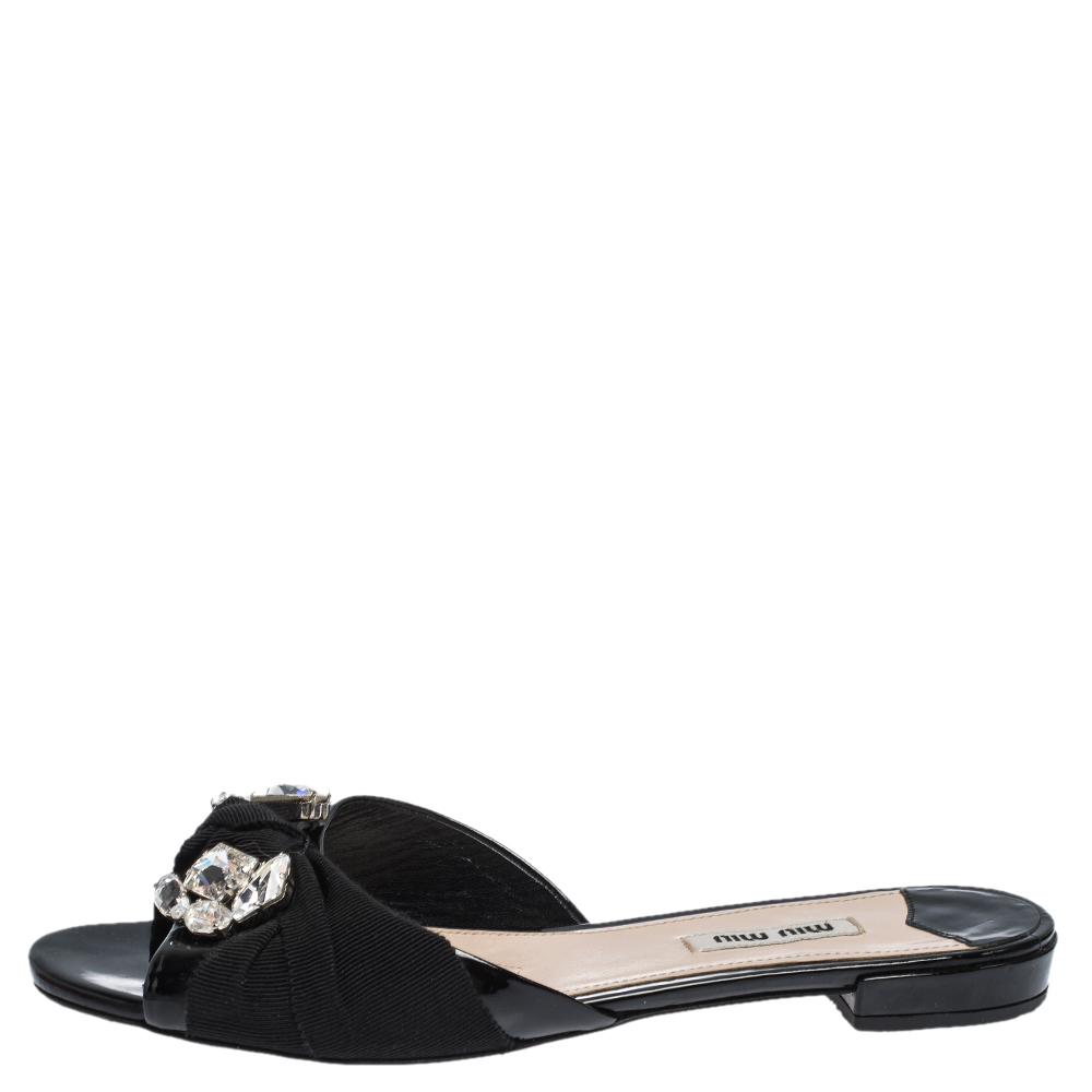 

Miu Miu Black Patent Leather And Fabric Knot Crystal Embellished Slide Sandals Size