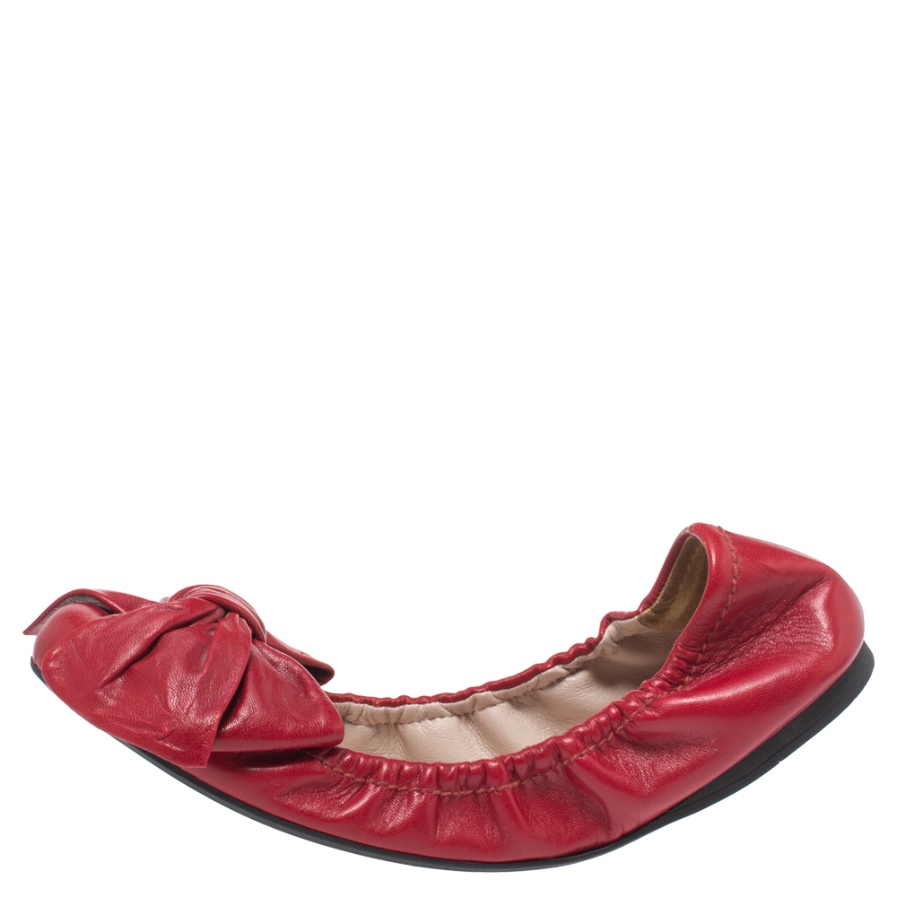 

Miu Miu Red Leather Knotted Bow Scrunch Ballet Flats Size
