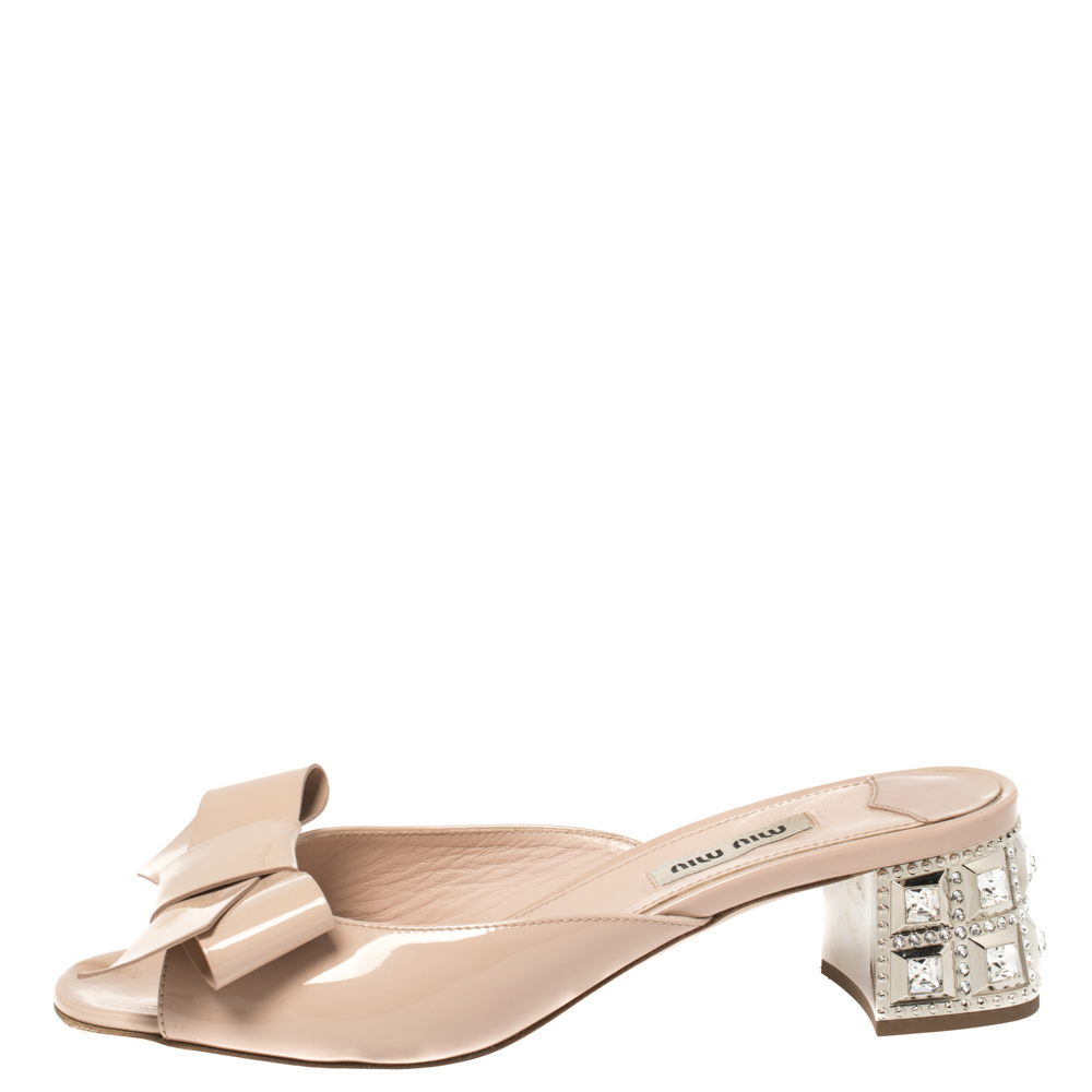 

Miu Miu Beige Patent Leather Bow Slide Sandals Size