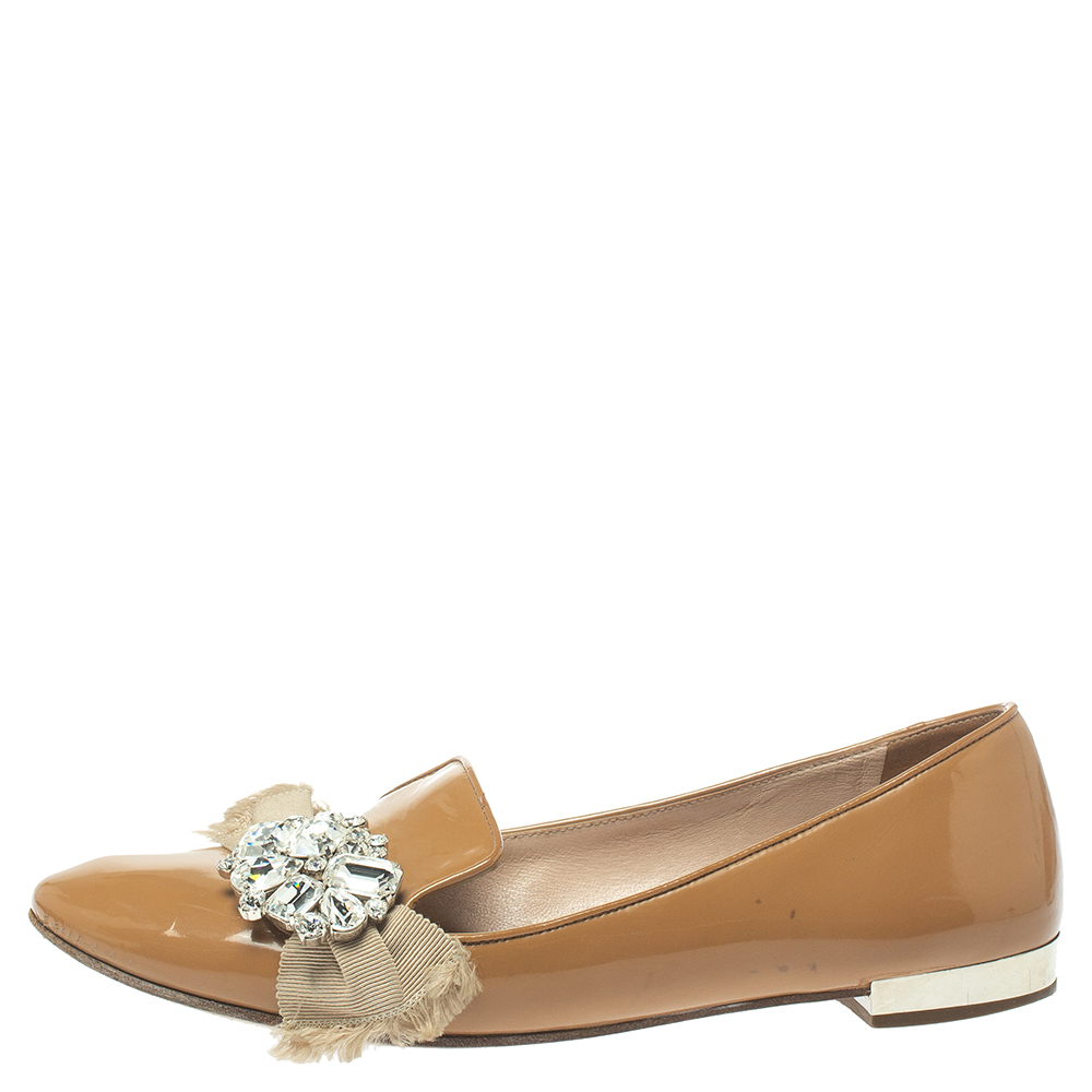 

Miu Miu Beige Patent Leather Crystal Embellished Ballet Flats Size