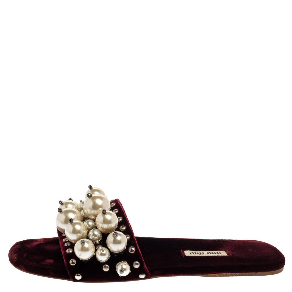 

Miu Miu Burgundy Velvet Faux Pearl Embellished Flat Slides Size