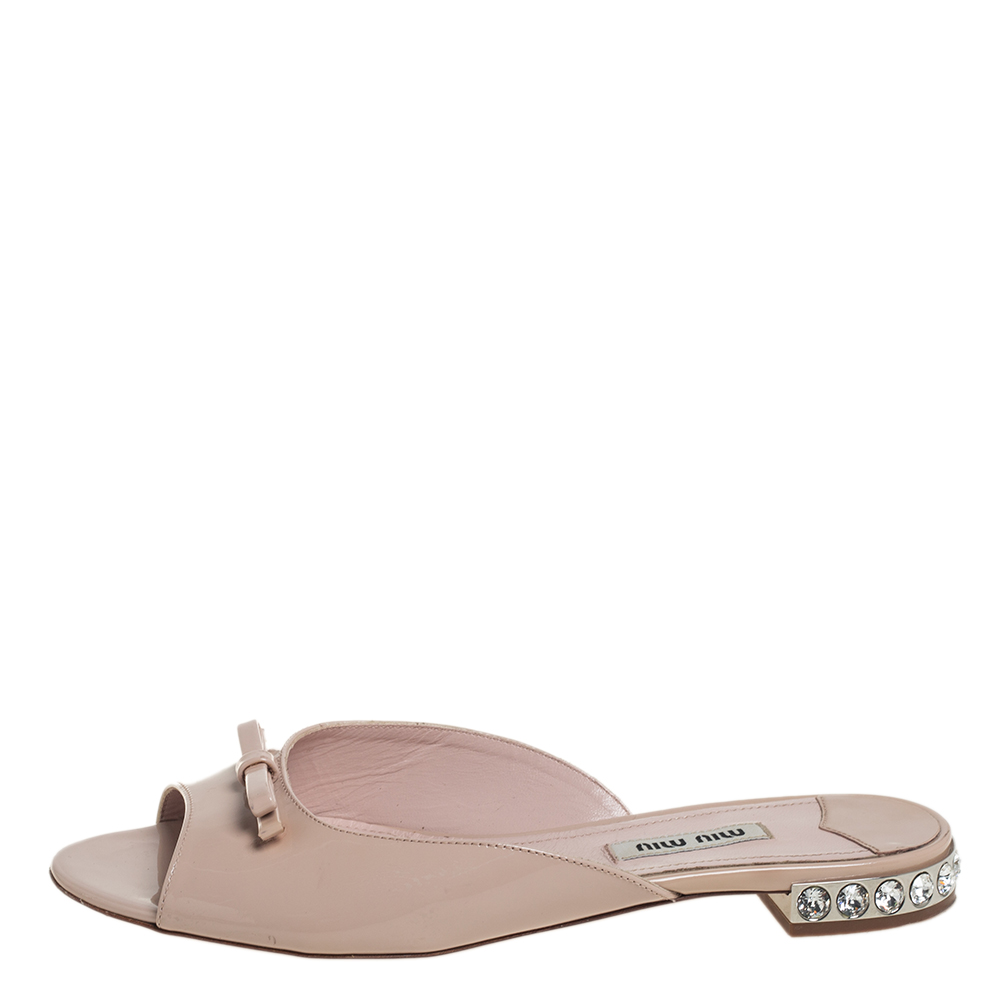 

Miu Miu Beige Patent Leather Bow Crystal Embellished Flat Slides Size