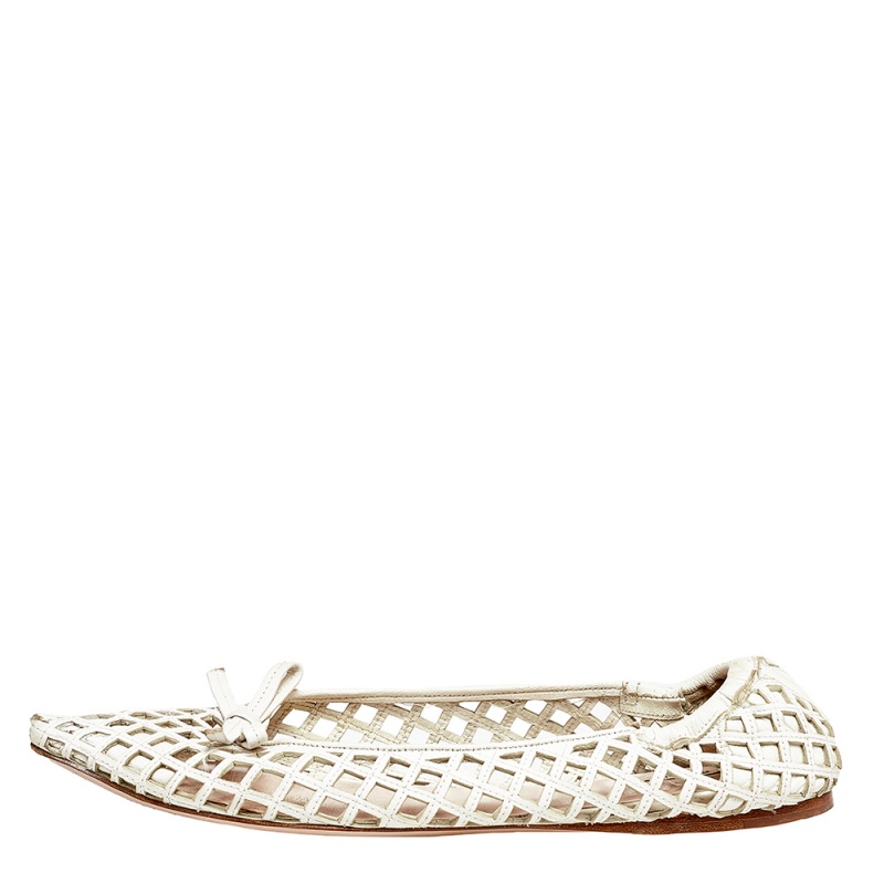 

Miu Miu White Laser Cut Leather Bow Detail Pointed Toe Ballet Flats Size