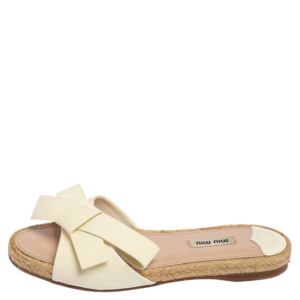 

Miu Miu White Patent Leather Espadrille Bow Flat Slide Sandals Size