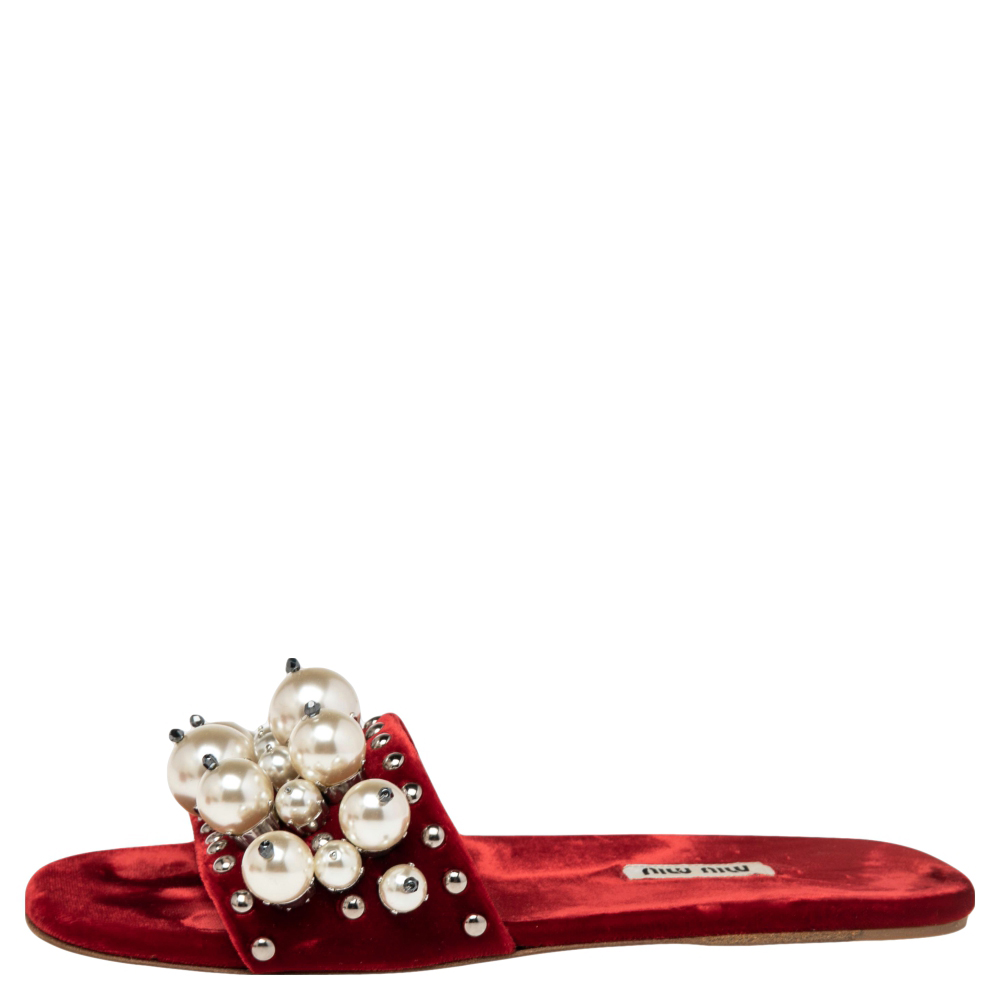 

Miu Miu Red Velvet Faux Pearl Embellished Flat Sandals Size