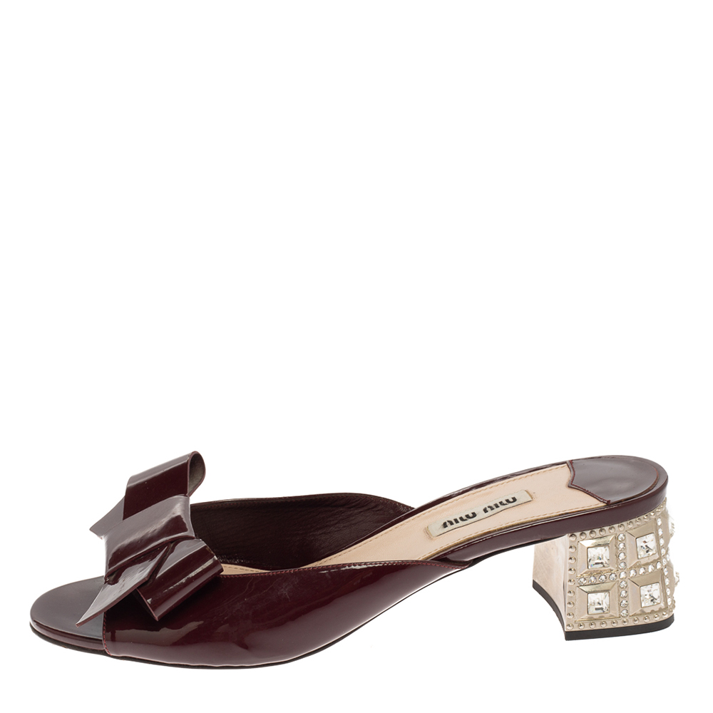 

Miu Miu Burgundy Patent Leather Bow Crystal Embellished Heel Slide Sandals Size