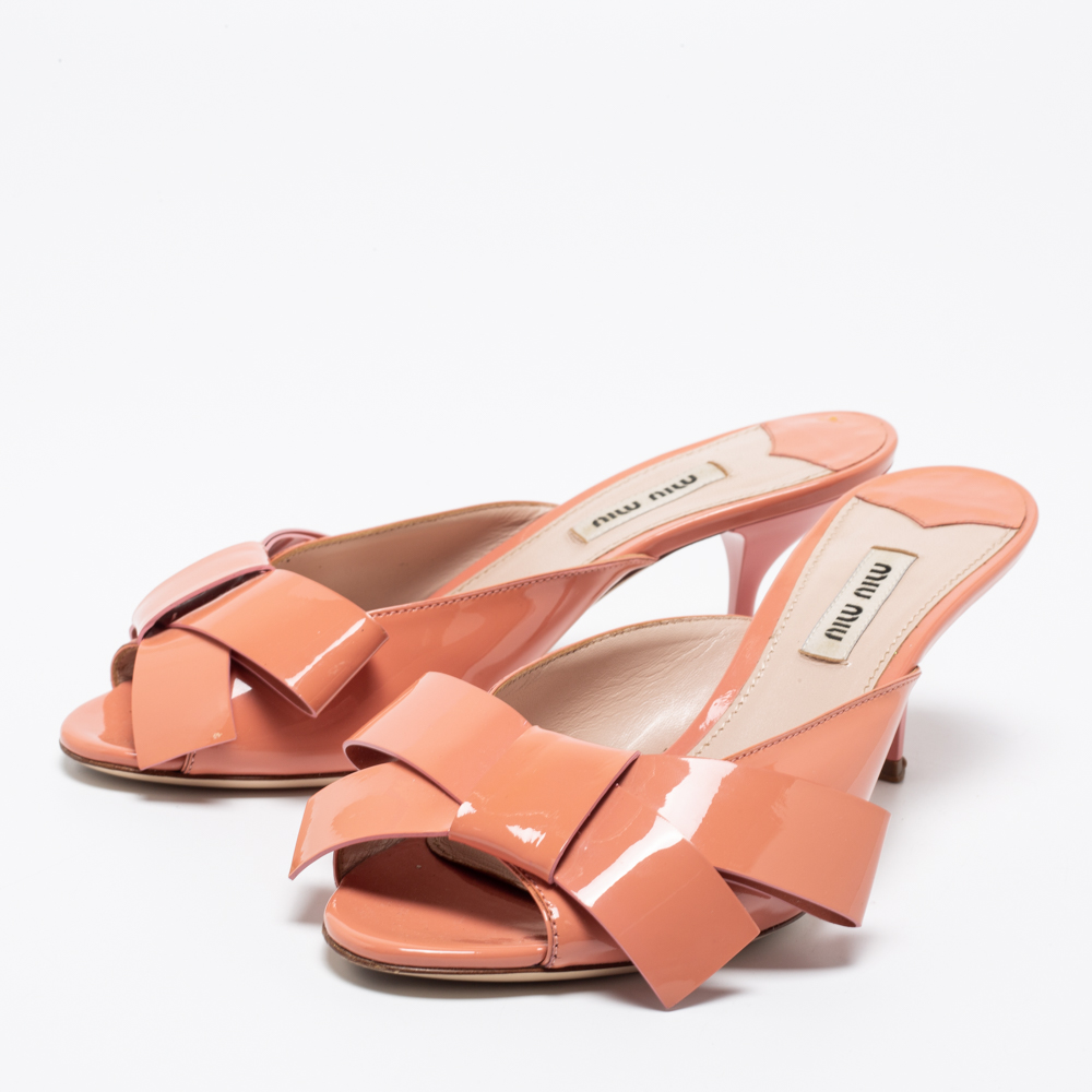 

Miu Miu Blush Pink Patent Leather Bow Mules Size