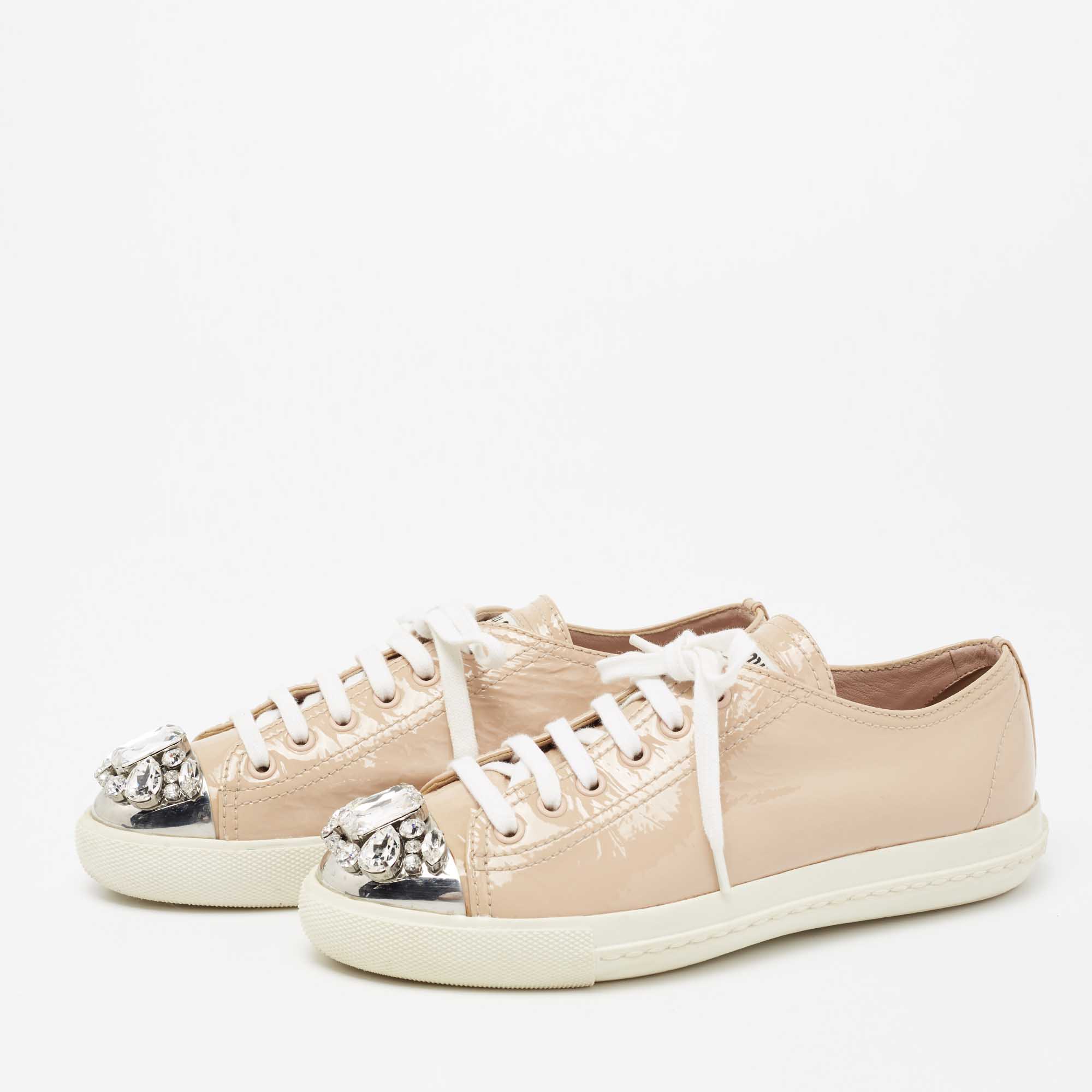 

Miu Miu Beige Patent Leather Crystal Embellished Cap-Toe Low-Top Sneakers Size