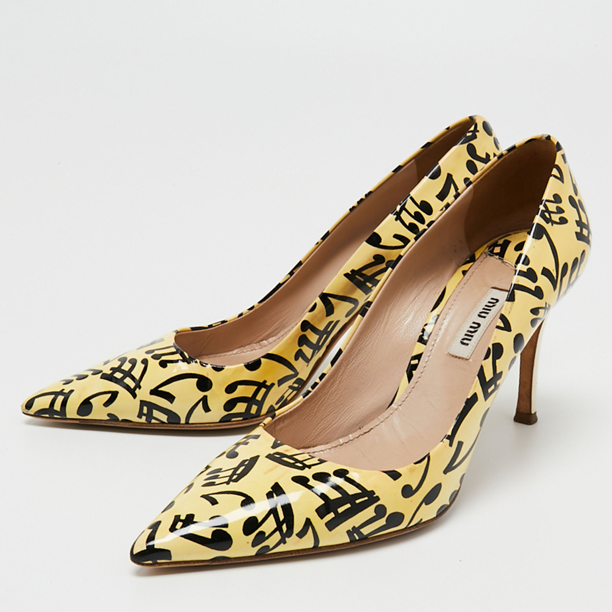 

Miu Miu Cream/Black Patent Leather Pointed Toe Pumps Size