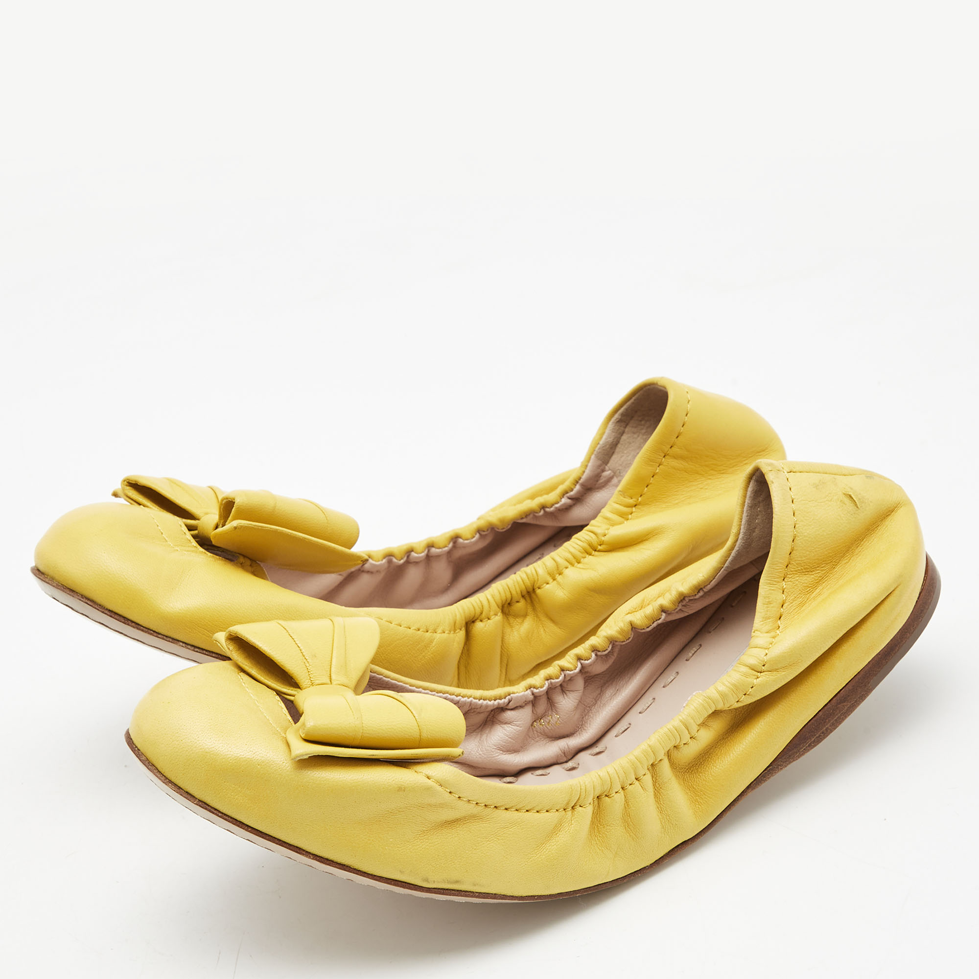 

Miu Miu Yellow Leather Bow Scrunch Ballet Flats Size