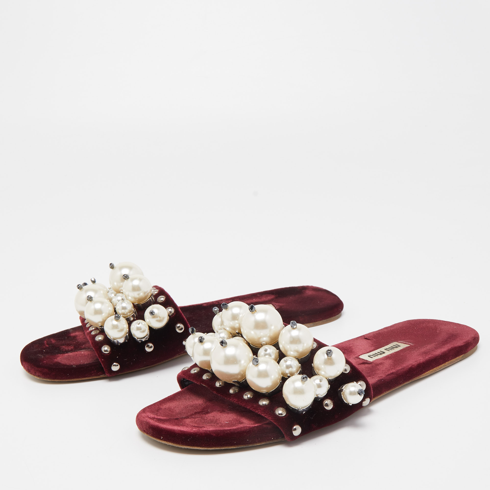 

Miu Miu Burgundy Velvet Faux Pearl Embellished Flat Slides Size