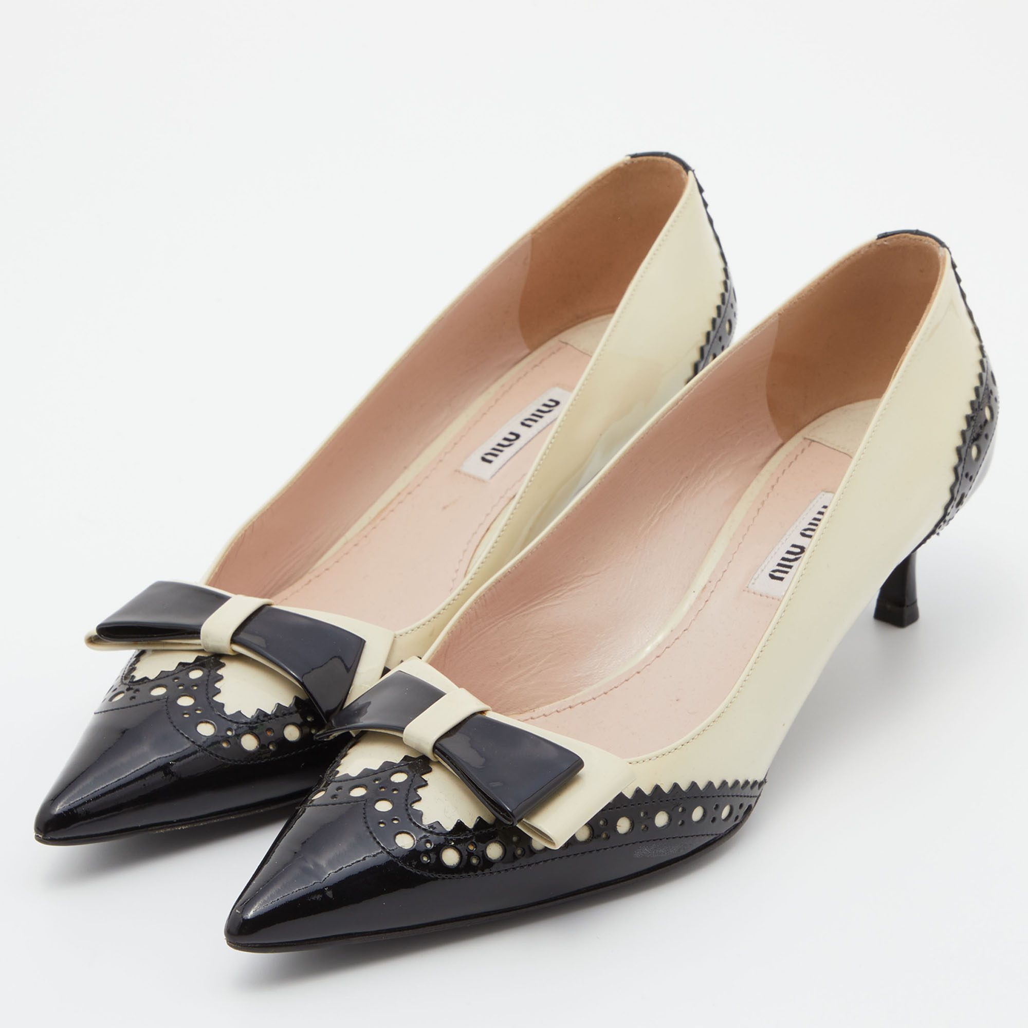 

Miu Miu Two Tone Patent Leather Double Bow Pointed Toe Pumps Size, Black