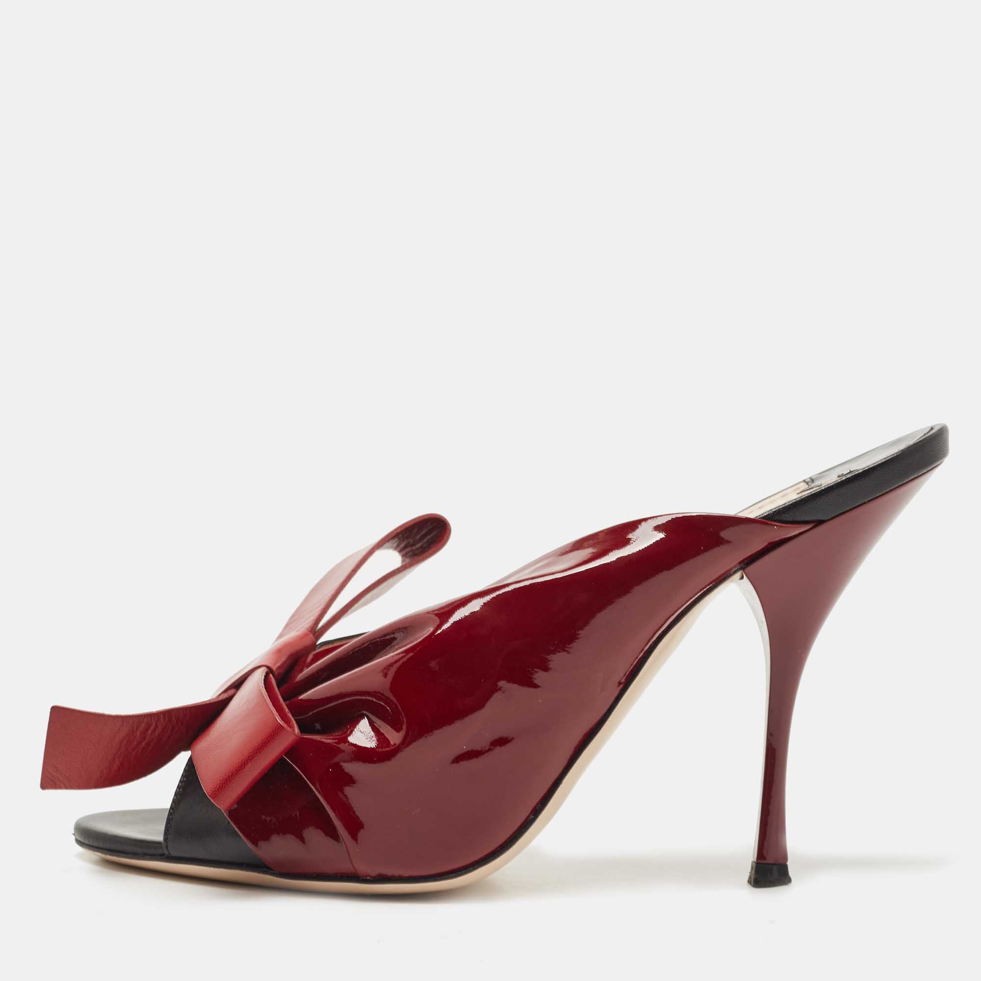

Miu Miu Burgundy/Black Pleated Patent and Leather Bow Slide Sandals Size