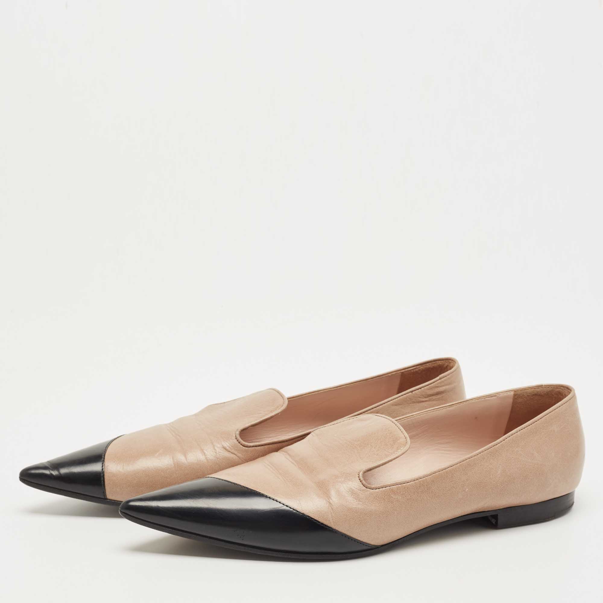 

Miu Miu Light Brown/Black Leather Pointed Toe Loafers Size