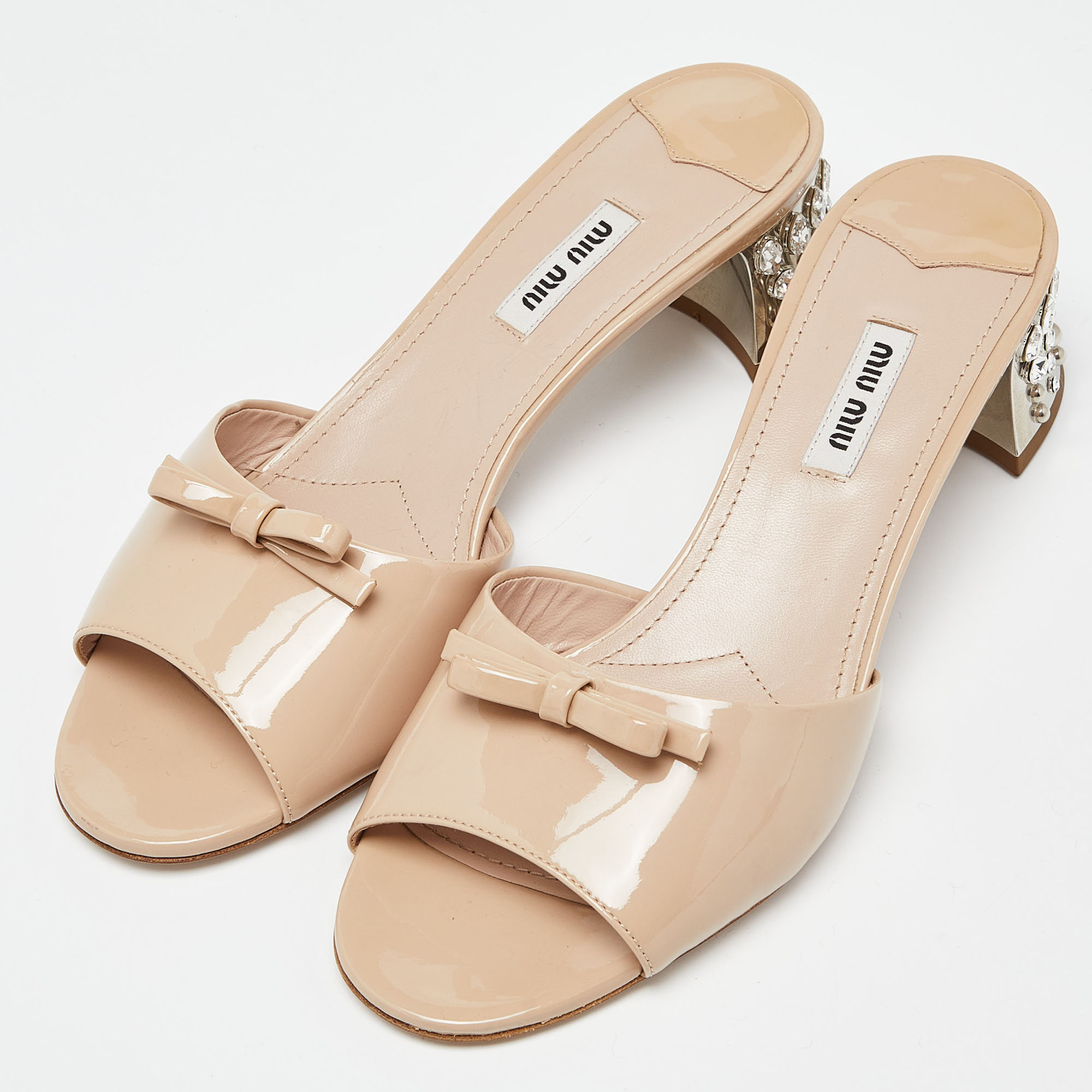 

Miu Miu Beige Patent Leather Crystal Embellishment Mule Sandals Size