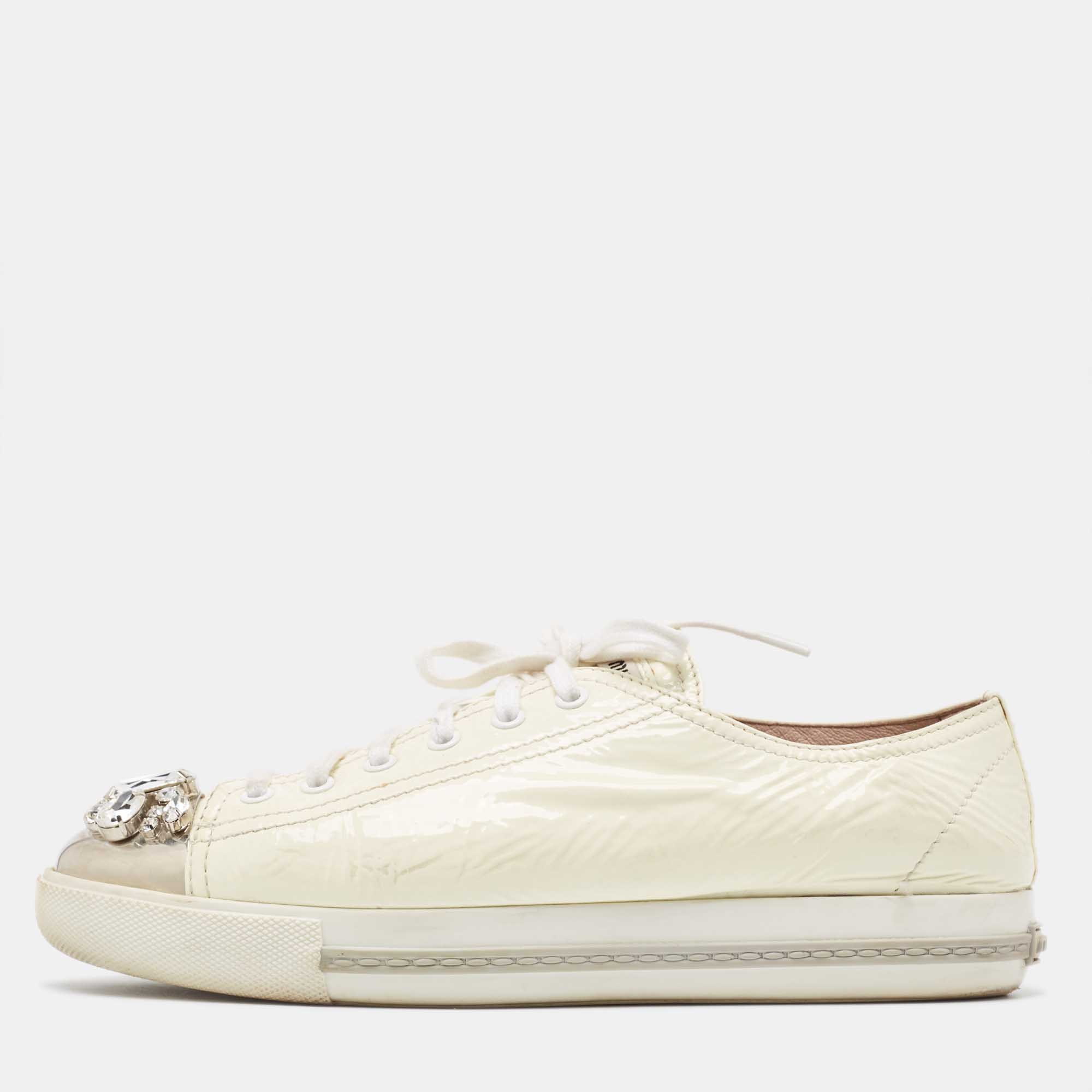 Pre-owned Miu Miu Patent Leather Crystal Embellished Cap Toe Lace Up Sneaker Size 41 In White