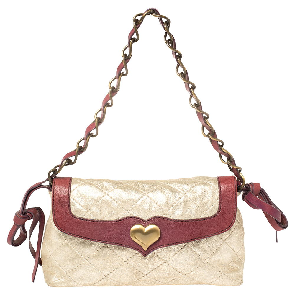 Crafted from a combination of suede and leather this Moschino shoulder bag is brimming with luxury and elegance. It features a heart motif on the front flap that opens to a well sized interior lined with fabric. The bag is held by a chain leather strap and can be carried alongside your casual outfits.