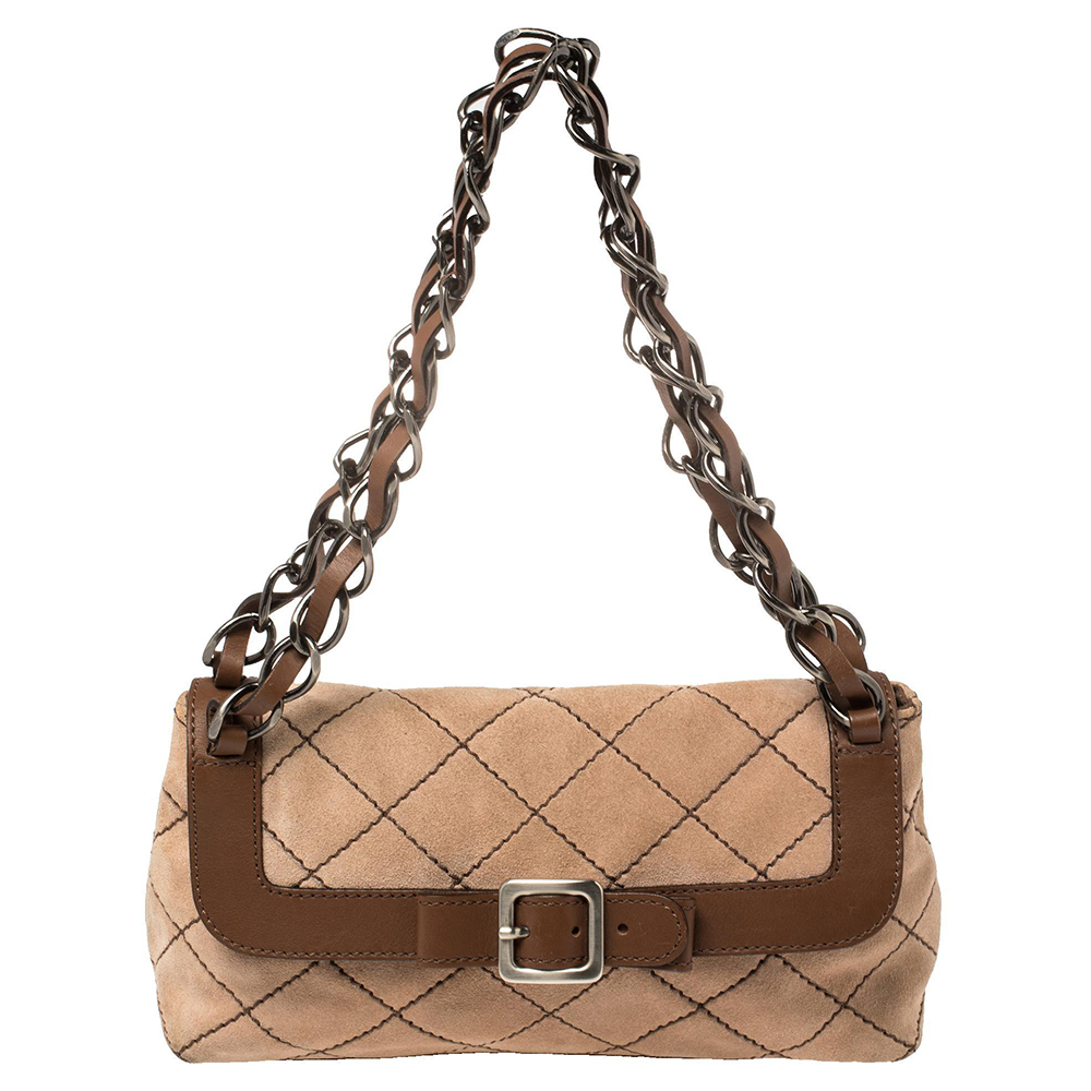 High on style carry this handbag from Moschino without compromising on practicality. The creation is made from a combination of suede and leather and features a buckle on the front flap that opens to a spacious interior. Hold the bag from the chain leather handle and flaunt your fashion forward choices.
