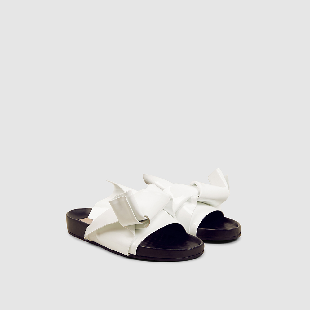 

N°21 White Bow Patent-Leather Slides IT