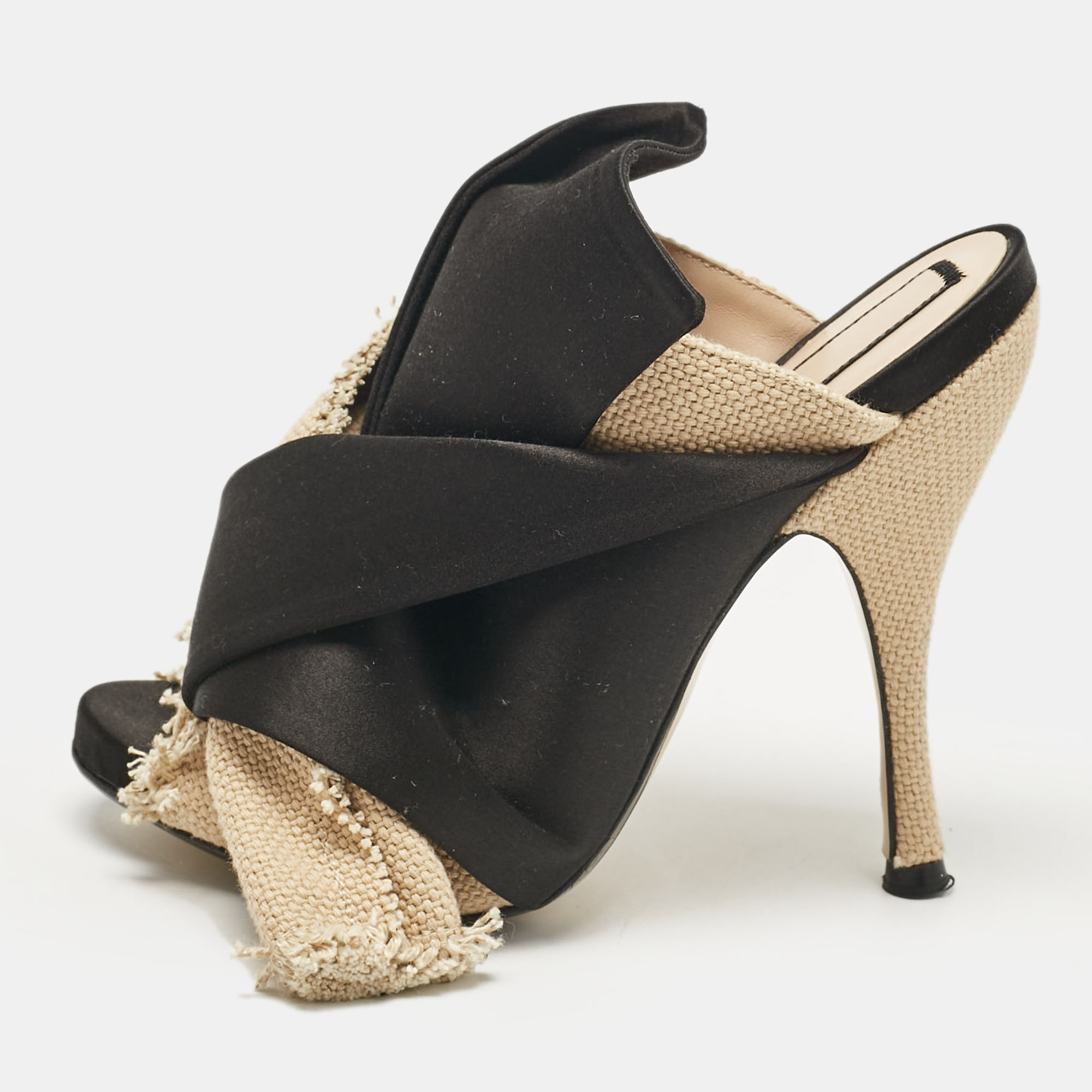 

Nº21 Beige/Black Canvas and Satin Raso Knot Mules Size