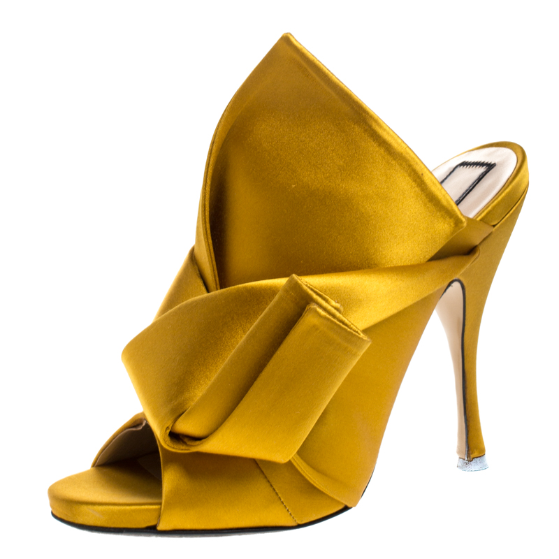 Pre Owned حذاء مولز N21 راسو عقدة مقدمة مفتوحة ساتان أصفر مقاس 39