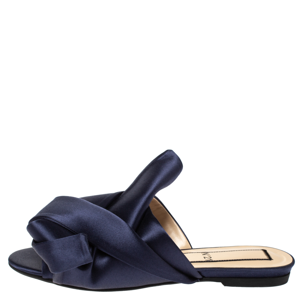 

N↓21 Blue Satin Knot Flat Mules Size